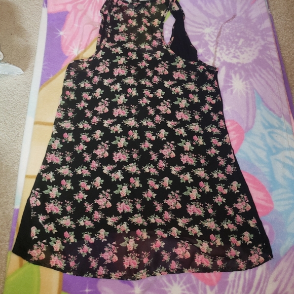 Rue21 Sheer Back Floral Pocket Tank - Picture 3 of 3